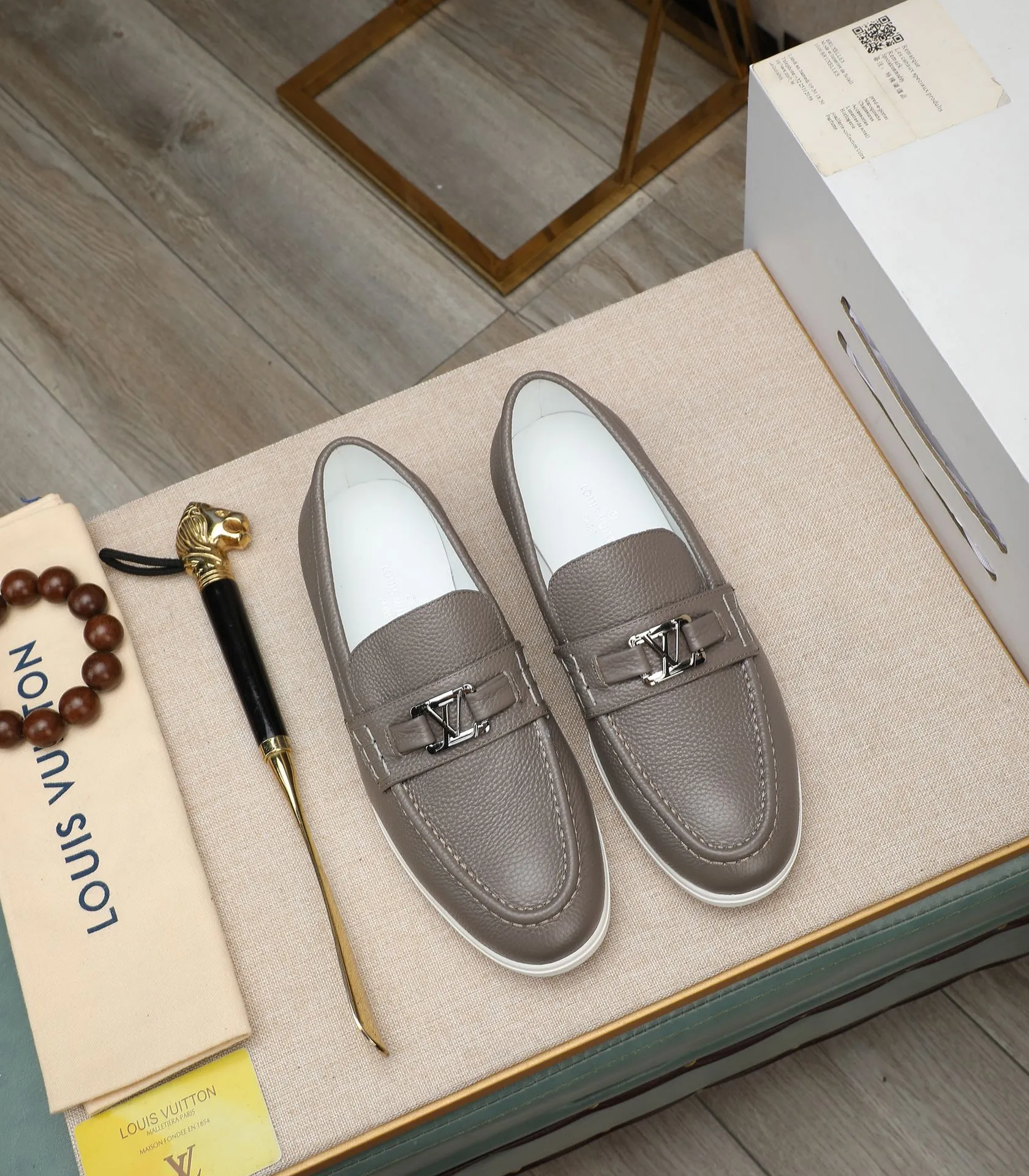 Men's shoes 💰560 📛📛【LOUIS VUITTON】Louis Vuitton 2024 official website synchronized new products 👟Milan fashion catwalk style 🇰🇾🇰🇾LV family logo, celebrity style, a must-have for fashionistas ⚠️First-layer calfskin ➕Genuine leather lining ➕Official website original version special outsole 👞Number 38-44